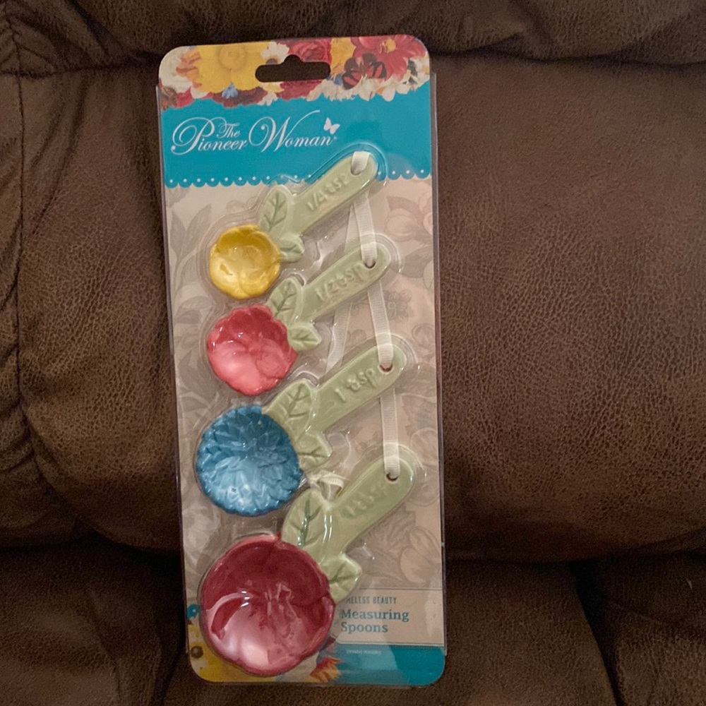 NWT Pioneer Woman Measuring Spoons